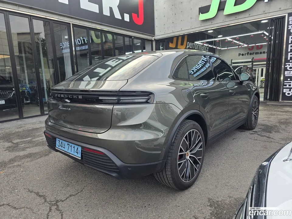 Porsche Macan Electric 4S 2025 — миниатюра 2