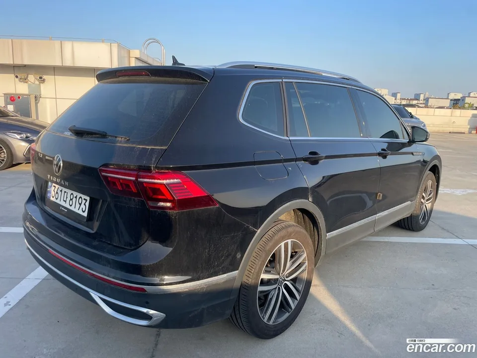 Volkswagen Tiguan Allspace 2.0 TSI 2023 — миниатюра 2