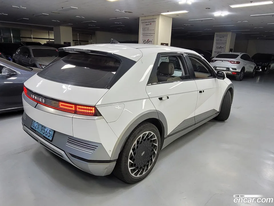 Hyundai Ioniq 5 2022 — миниатюра 3