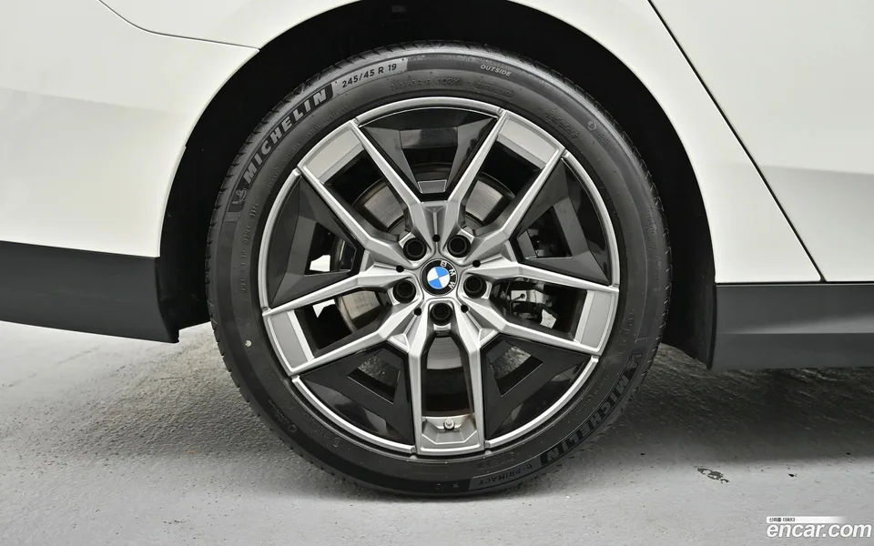 BMW 5 Series 520i 2025 — миниатюра 2
