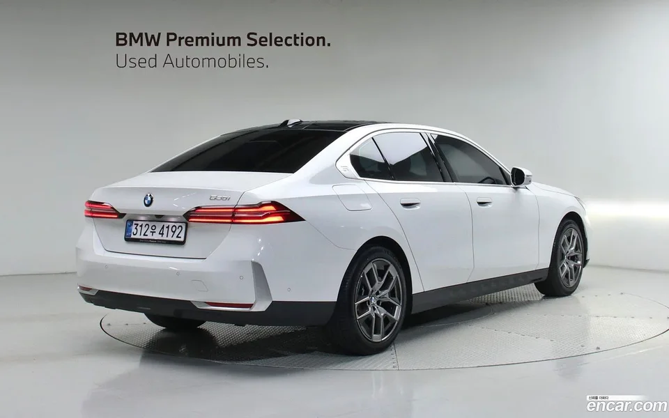 BMW 5 Series 520i 2025 — миниатюра 4