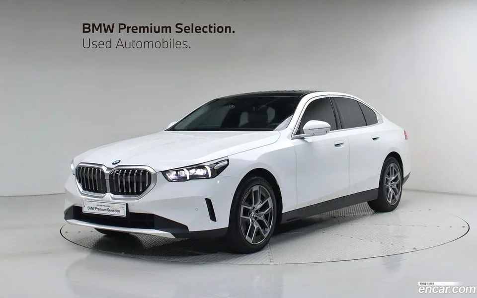BMW 5 Series 520i 2025 — фото 1, купить с доставкой в Москву