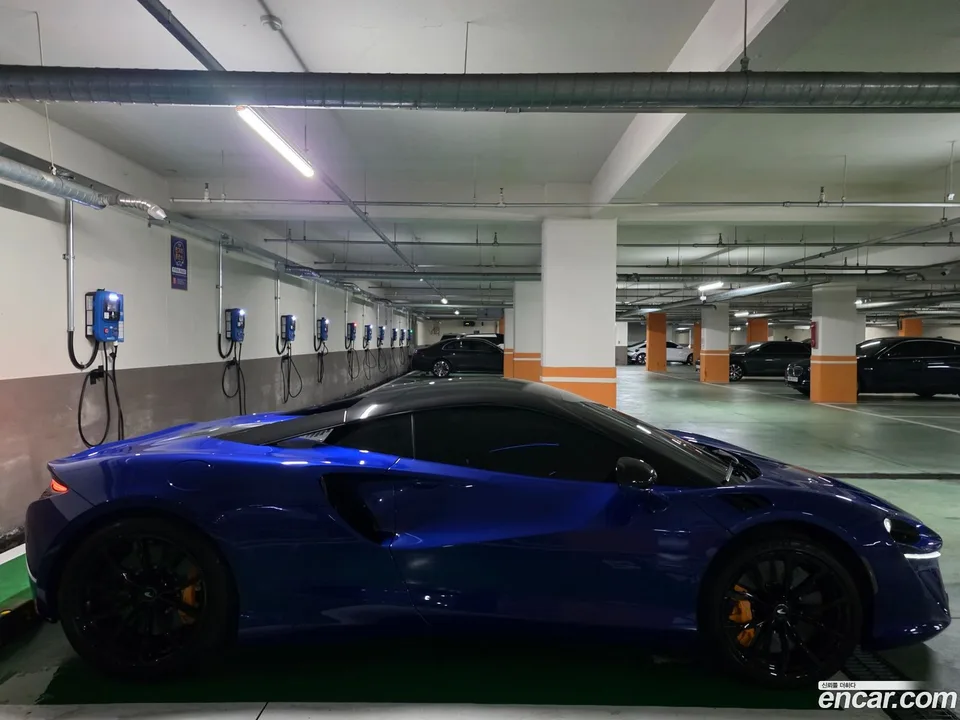McLaren Artura 3.0 2023 — миниатюра 2