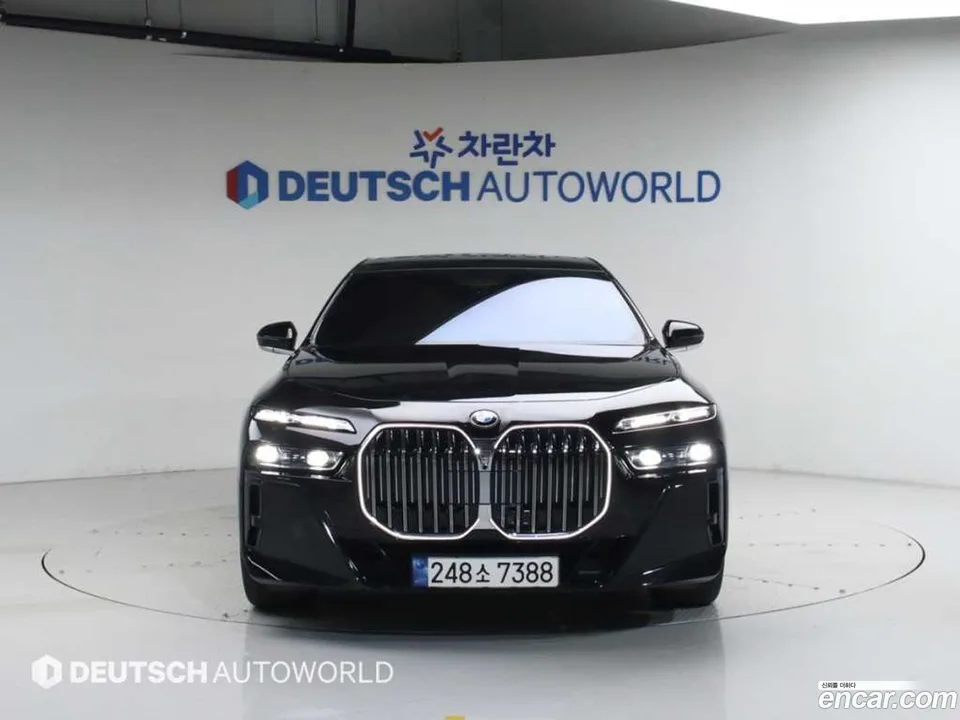 BMW 7 Series 740i xDrive M 2024 — миниатюра 3