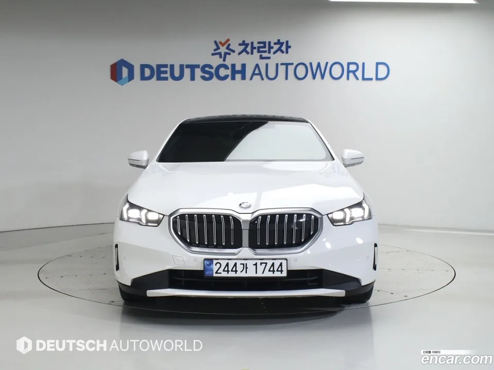 BMW 5 Series 520i 2024 — миниатюра 3