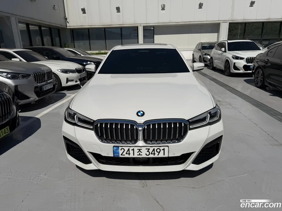 BMW 5 Series 530i M 2022 — фото 1, купить с доставкой в Москву