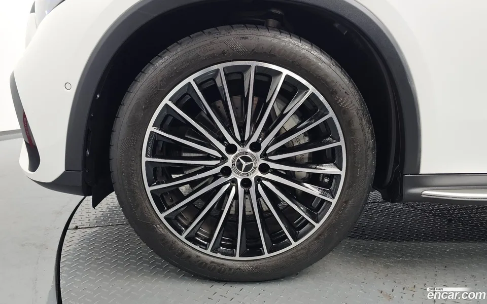 Mercedes-Benz GLC-Class GLC300 4MATIC AMG Line 2024 — миниатюра 2