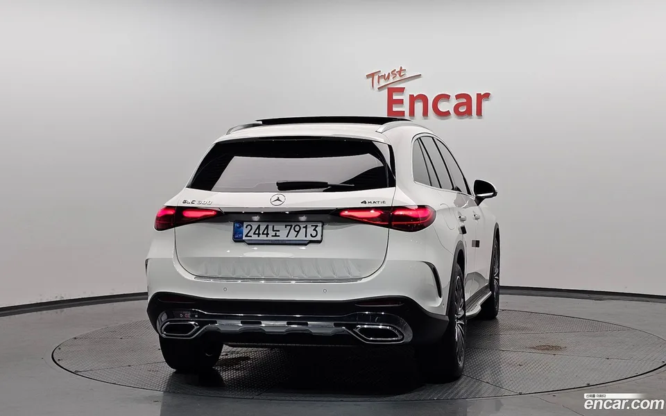 Mercedes-Benz GLC-Class GLC300 4MATIC AMG Line 2024 — миниатюра 4