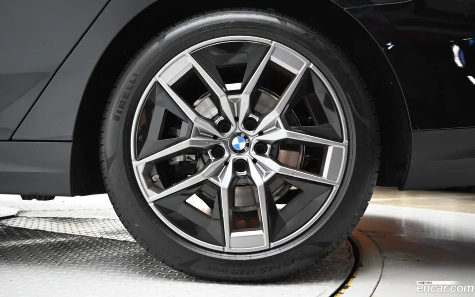 BMW 5 Series 530i xDrive 2025 — миниатюра 2