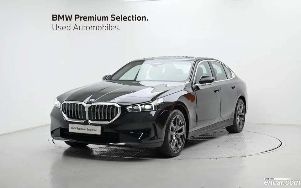 BMW 5 Series 530i xDrive 2025 — фото 1, купить с доставкой в Москву
