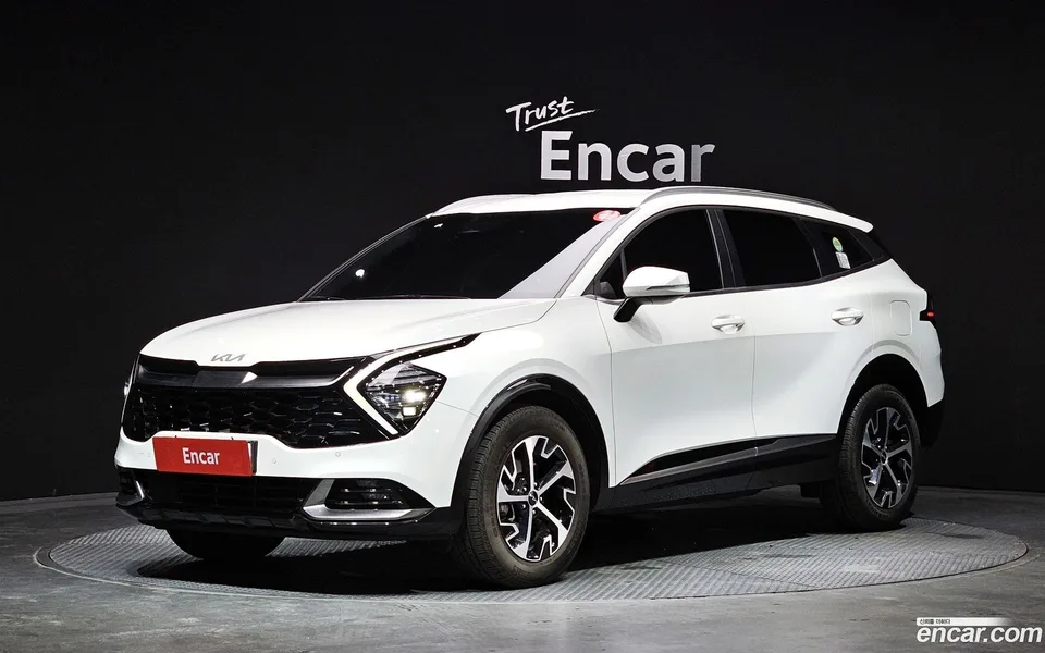 Kia Sportage Hybrid 2WD 2023 — фото 1, купить с доставкой в Москву