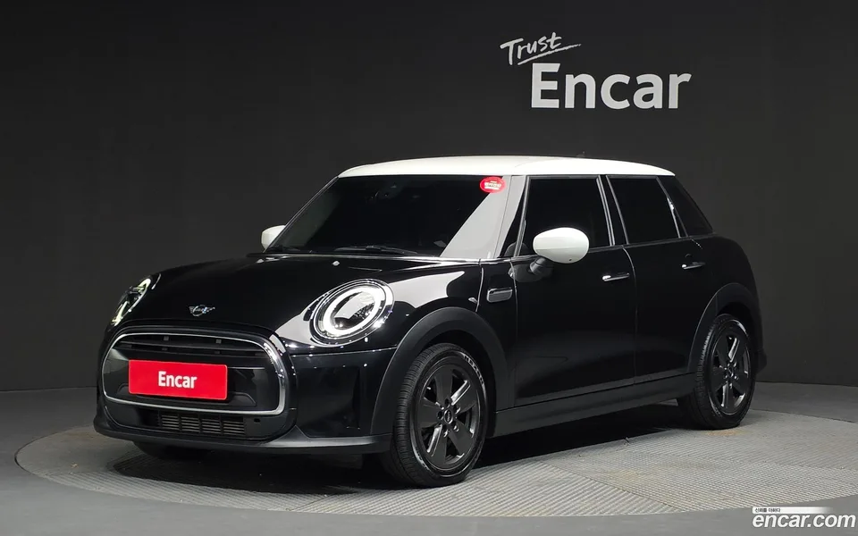 MINI Cooper 5 2023 — фото 1, купить с доставкой в Москву