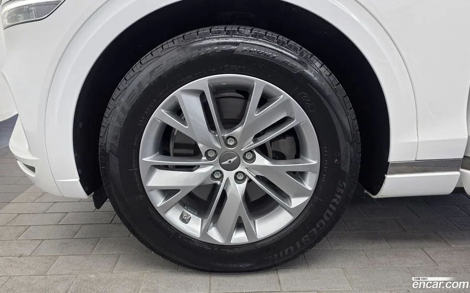 Genesis GV70 2.5T 2WD 2023 — миниатюра 2