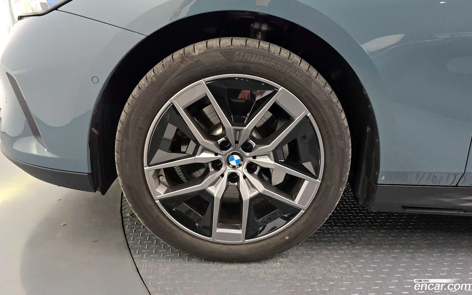 BMW 5 Series 530i xDrive 2025 — миниатюра 2