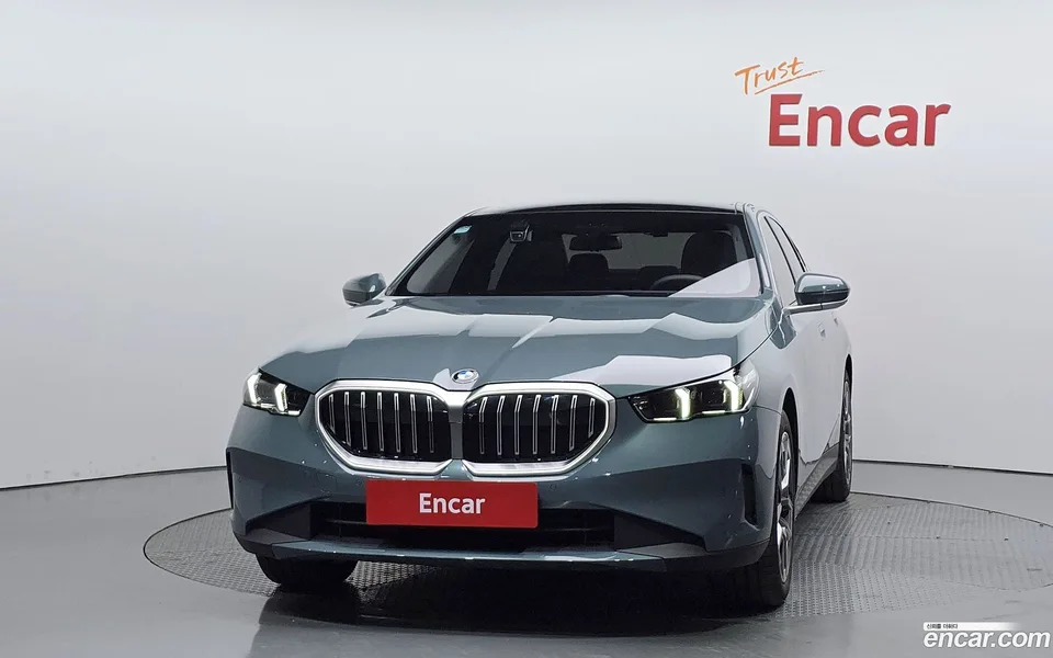 BMW 5 Series 530i xDrive 2025 — миниатюра 3