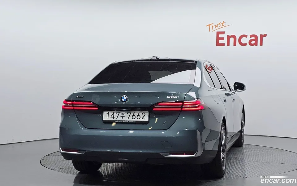 BMW 5 Series 530i xDrive 2025 — миниатюра 4