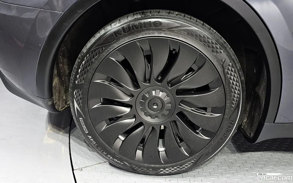 Tesla Model Y RWD 2023 — миниатюра 5