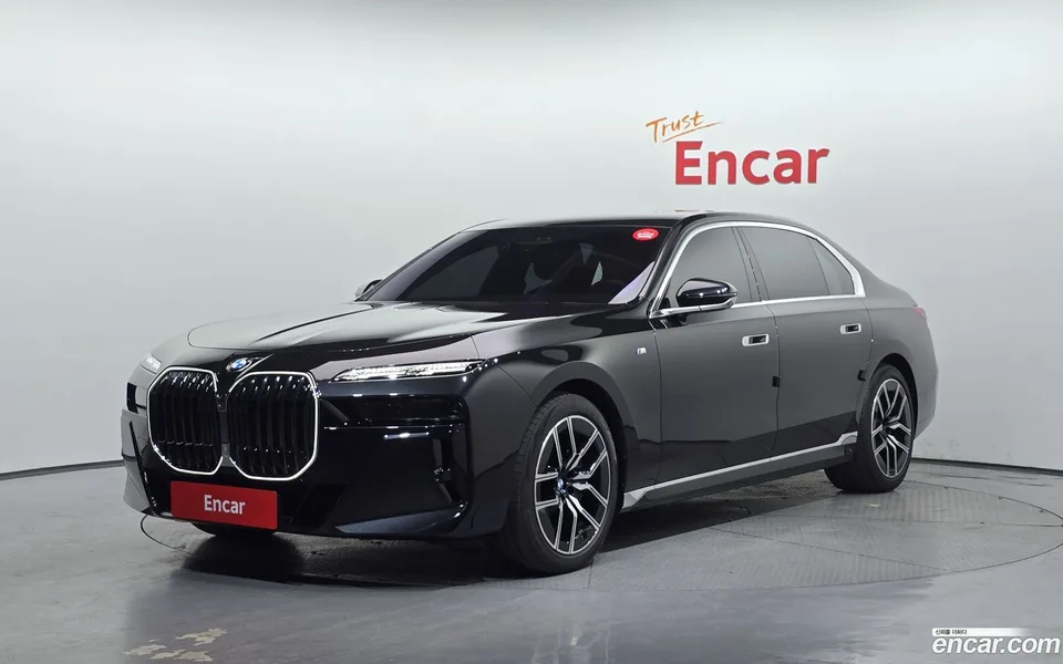 BMW 7 Series 740i xDrive M 2024 — фото 1, купить с доставкой в Москву