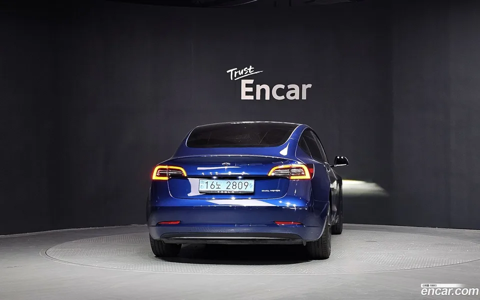 Tesla Model 3 AWD 2022 — миниатюра 4
