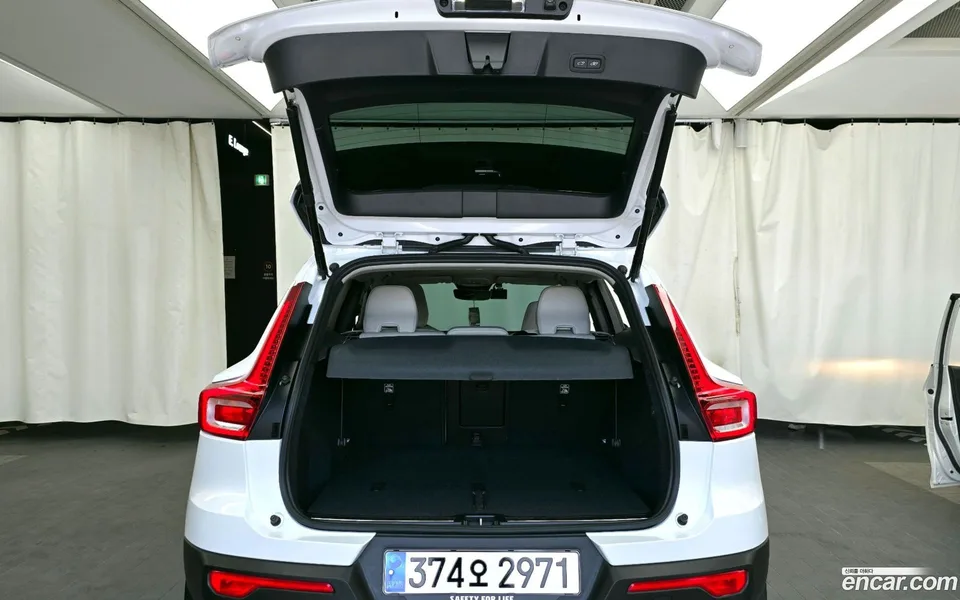 Volvo XC40 B4 2024 — миниатюра 2