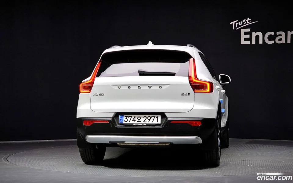 Volvo XC40 B4 2024 — миниатюра 4