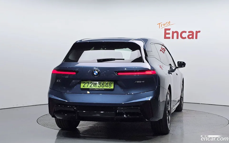 BMW iX xDrive45 M 2025 — миниатюра 4
