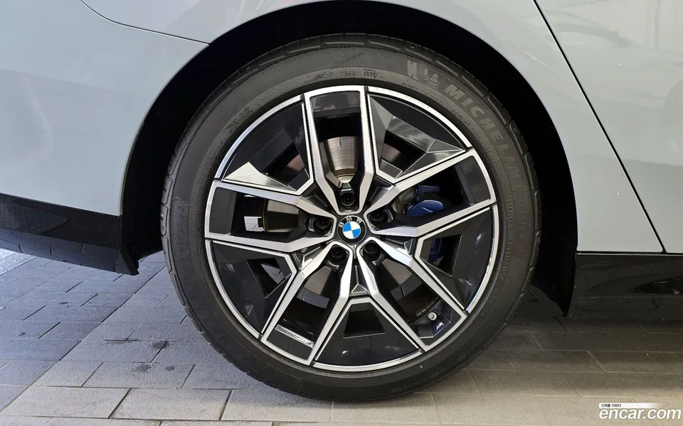 BMW 5 Series 520i M 2024 — миниатюра 2