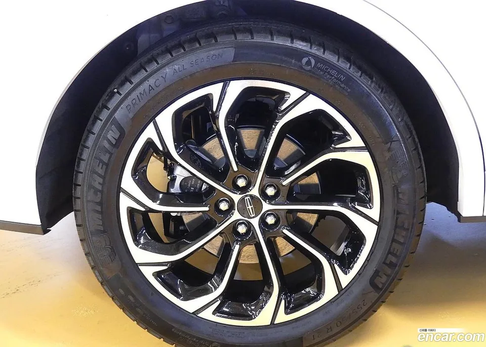 Lincoln Nautilus 2.0 AWD 2024 — миниатюра 2