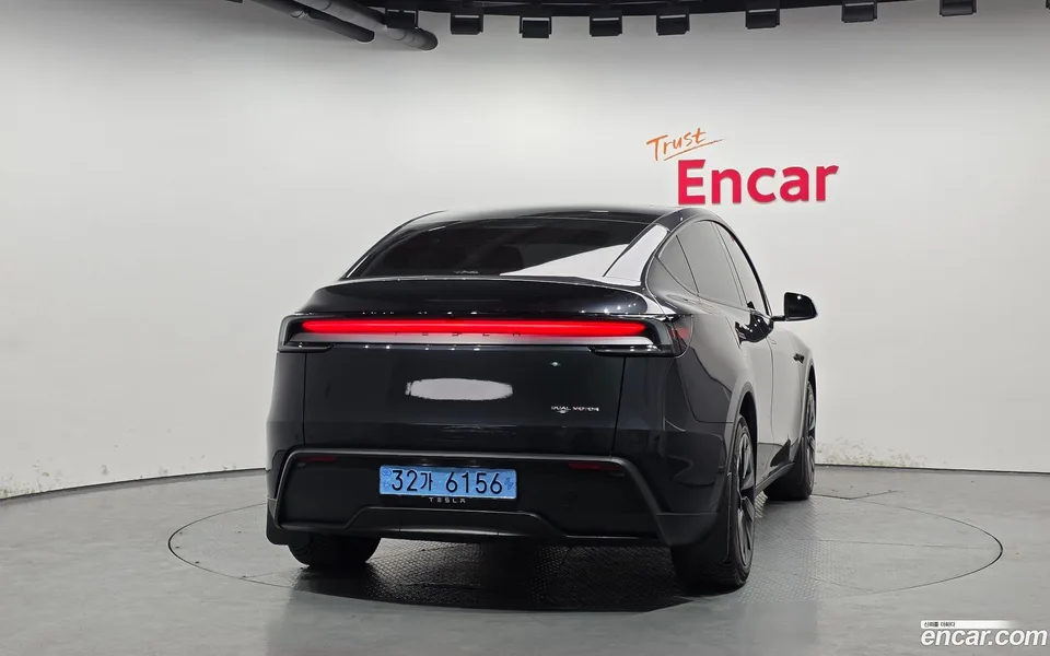 Tesla Model Y AWD 2025 — миниатюра 4
