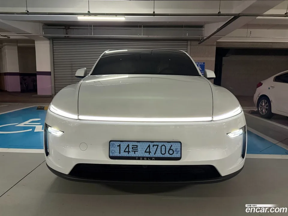 Tesla Model Y RWD 2026 — фото 1, купить с доставкой в Москву