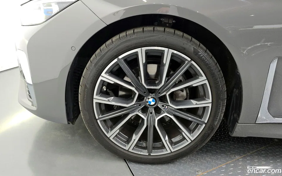 BMW 7 Series 740Li xDrive M 2022 — миниатюра 2