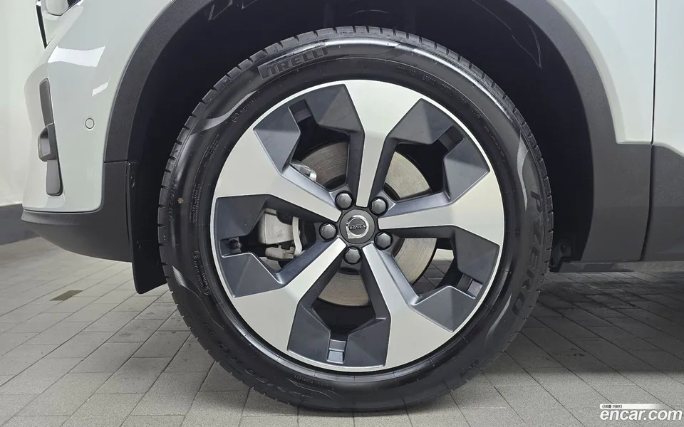 Volvo XC40 B4 2025 — миниатюра 5