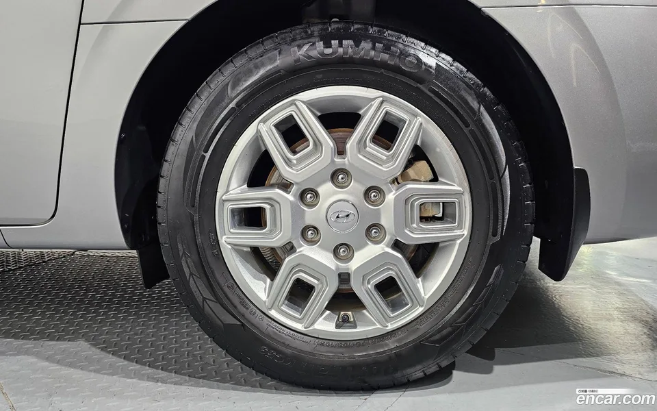 Hyundai Staria 11 2023 — миниатюра 2