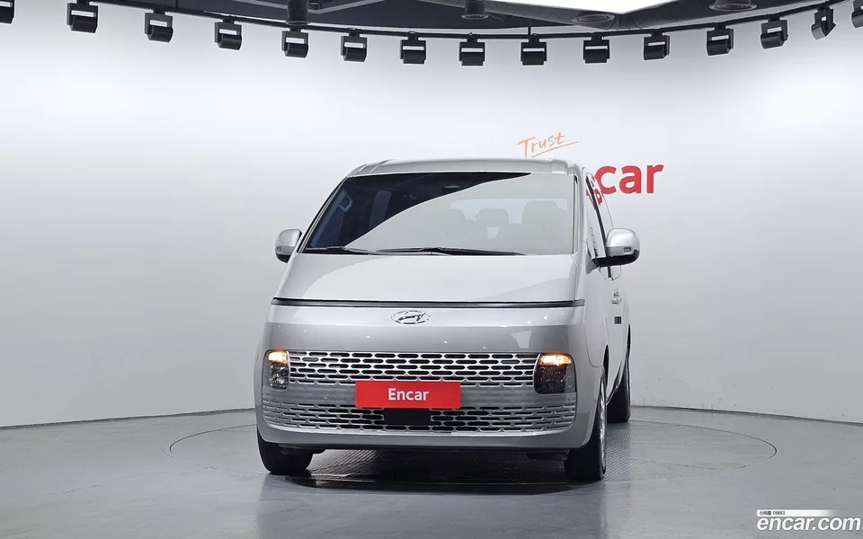 Hyundai Staria 11 2023 — миниатюра 3