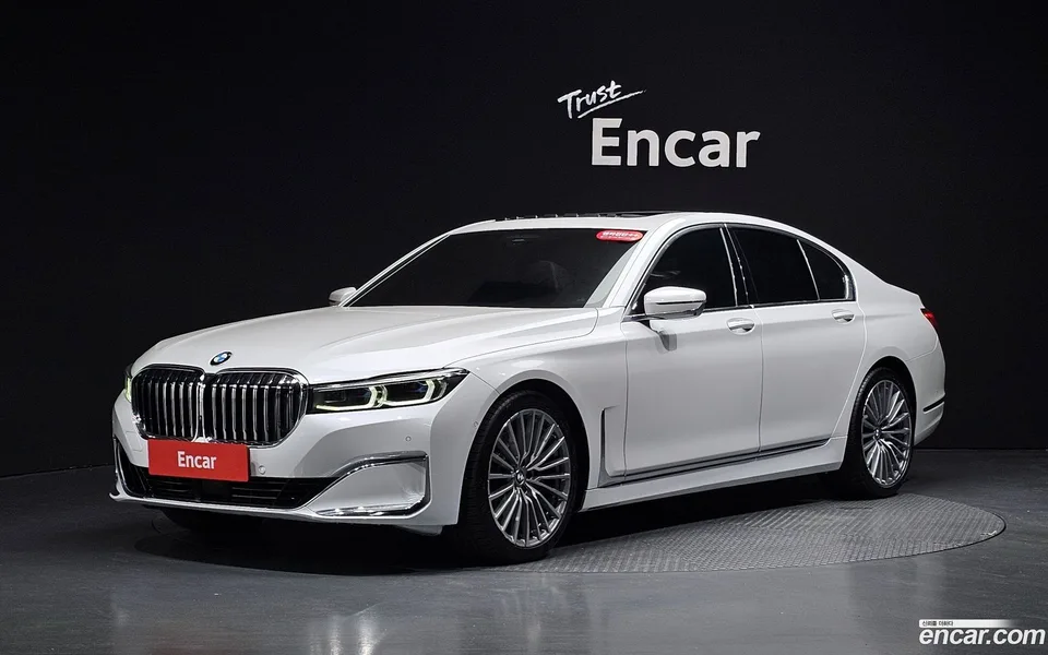 BMW 7 Series 740i 2022 — фото 1, купить с доставкой в Москву