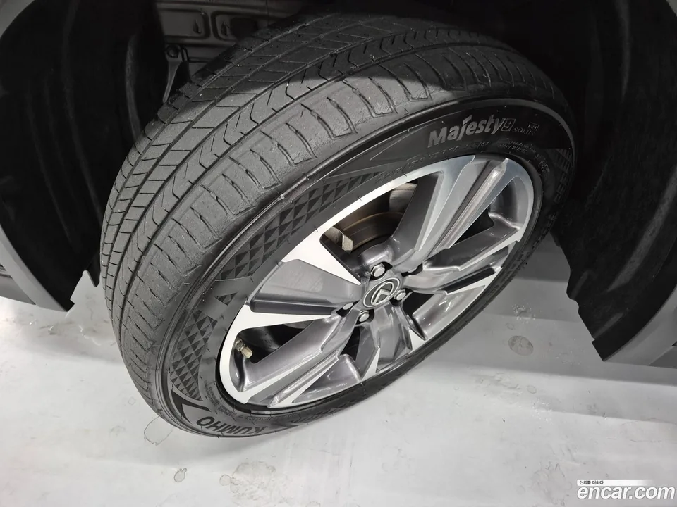 Lexus UX 300e 2WD 2022 — миниатюра 2