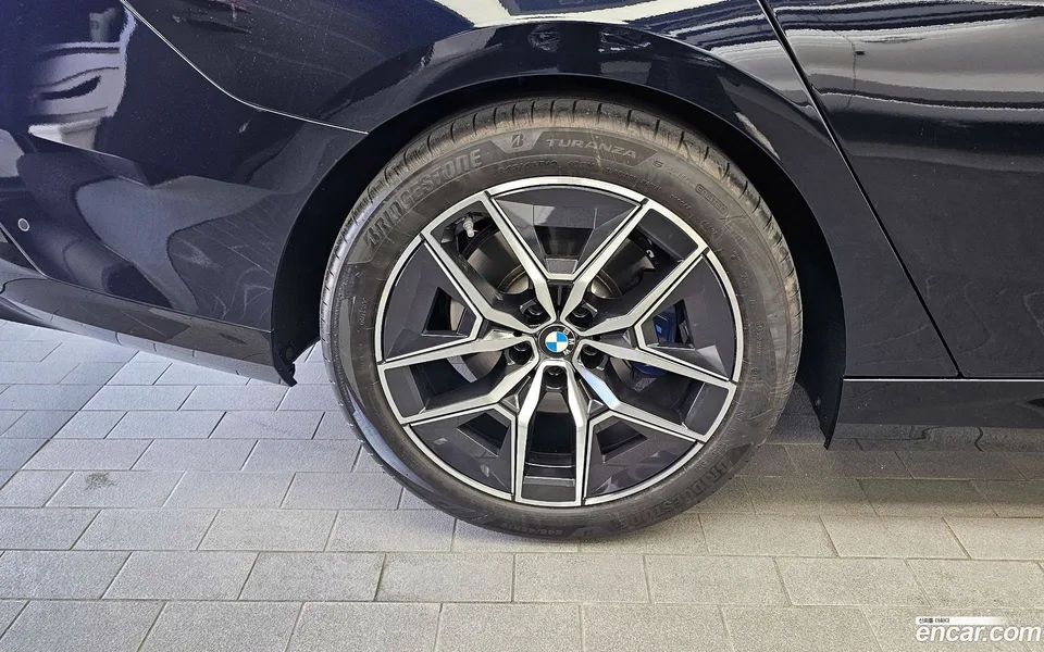 BMW 5 Series 520i M 2024 — миниатюра 5