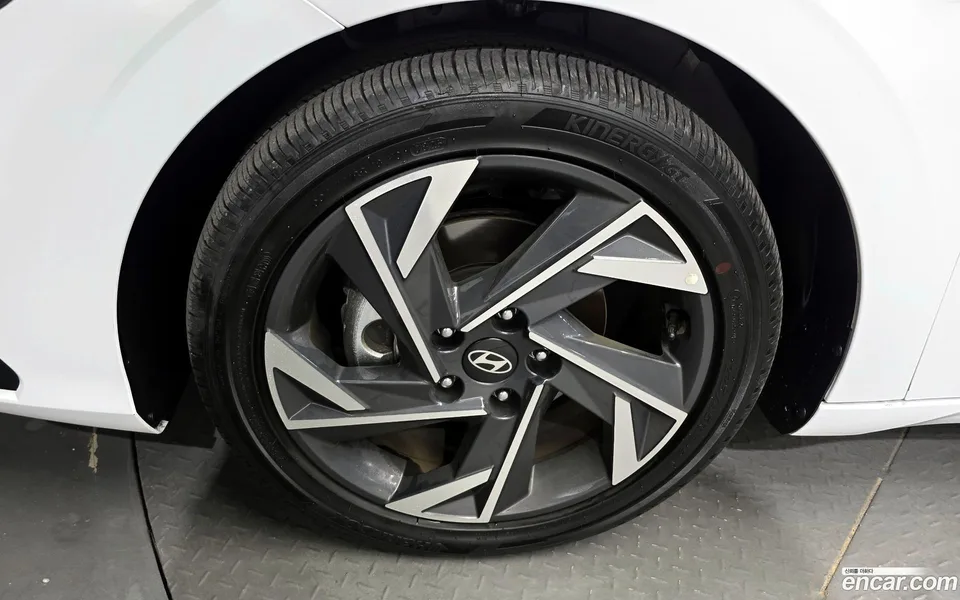Hyundai Avante CN7 Hybrid 2025 — миниатюра 2