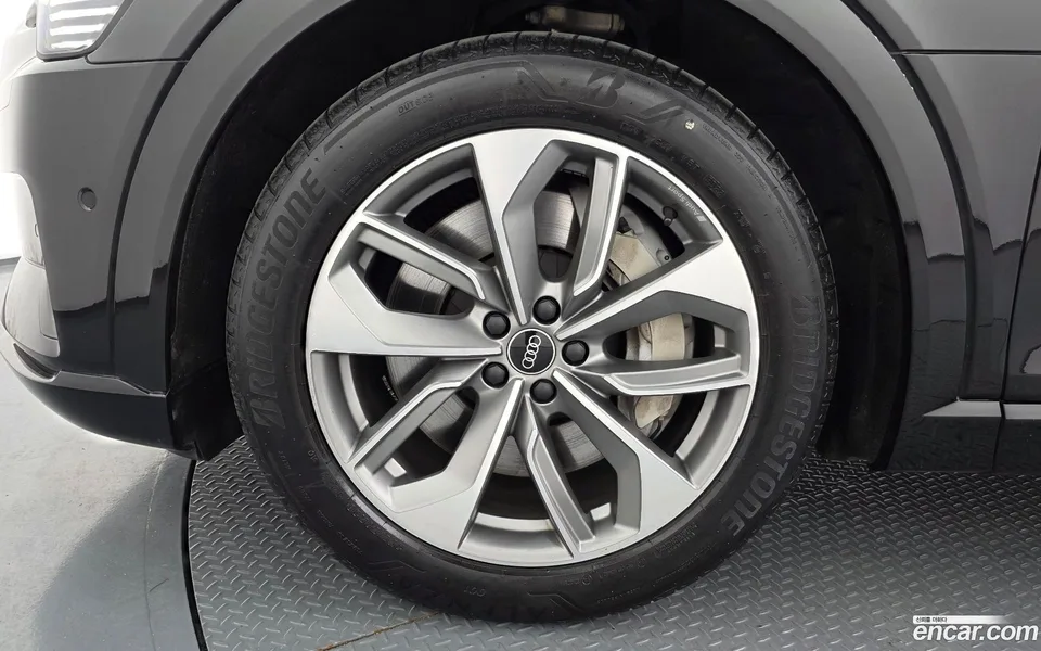 Audi e-tron 55 2023 — миниатюра 5