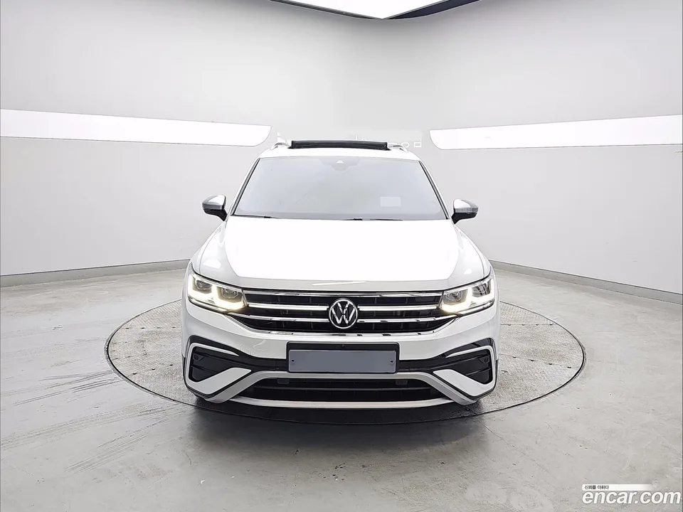 Volkswagen Tiguan Allspace 2.0 TSI 2023 — миниатюра 3