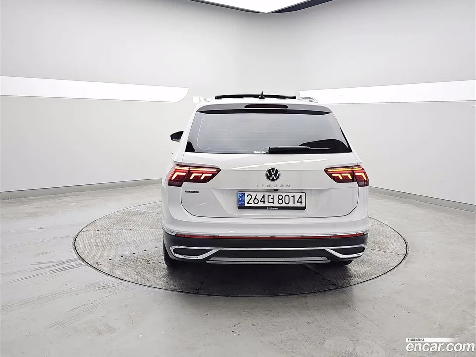 Volkswagen Tiguan Allspace 2.0 TSI 2023 — миниатюра 4