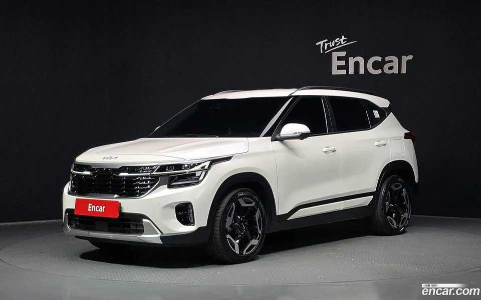 Kia Seltos 1.6 2WD 2023 — фото 1, купить с доставкой в Москву