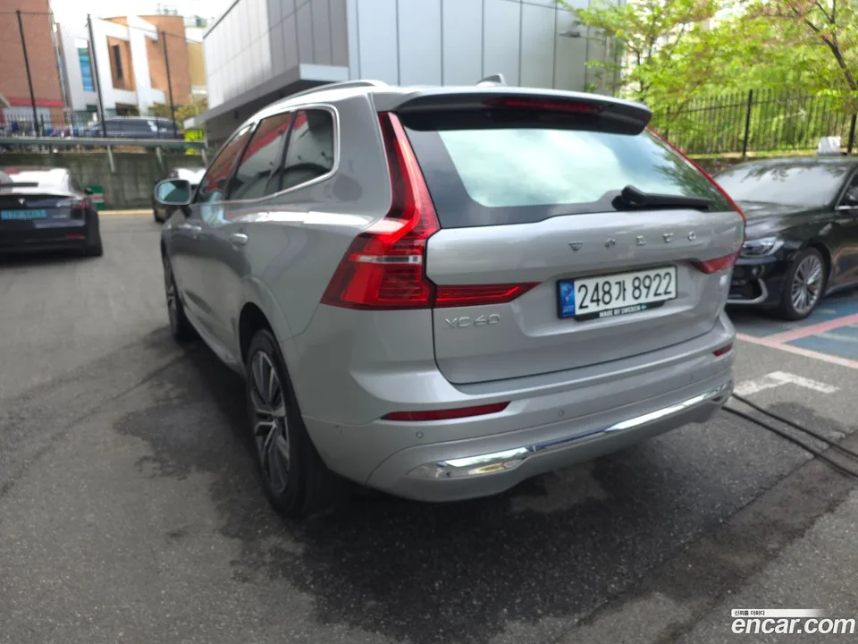 Volvo XC60 T8 2022 — миниатюра 4