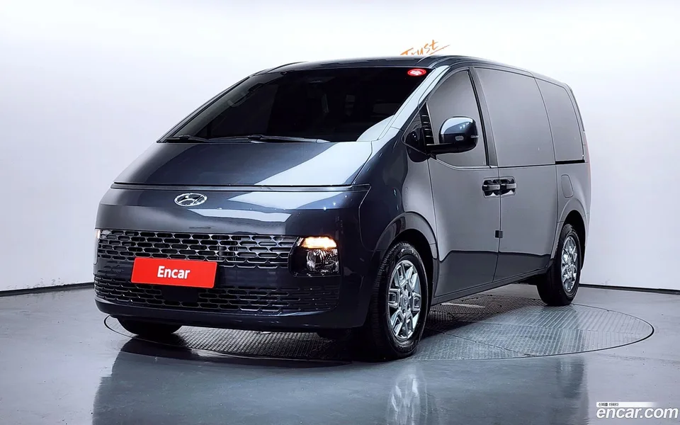Hyundai Staria 3 2023 — фото 1, купить с доставкой в Москву