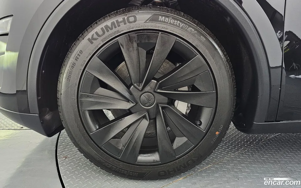 Tesla Model Y AWD 2026 — миниатюра 2