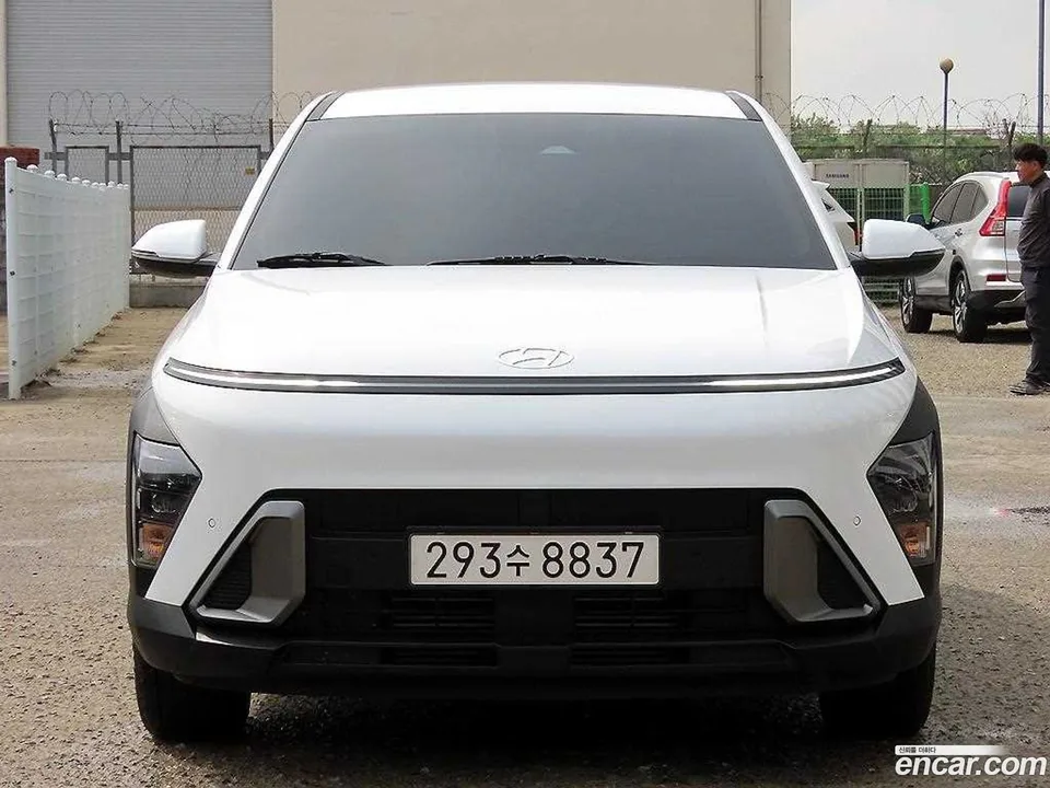 Hyundai Kona 1.6 2WD 2023 — фото 1, купить с доставкой в Москву