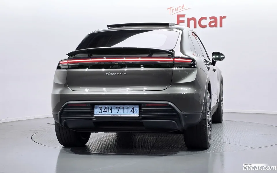 Porsche Macan Electric 4S 2025 — миниатюра 4