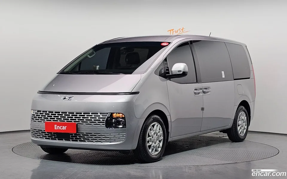 Hyundai Staria 5 2023 — фото 1, купить с доставкой в Москву