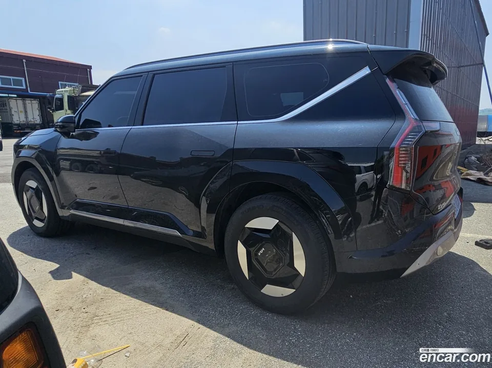 Kia EV9 4WD 2025 — миниатюра 2