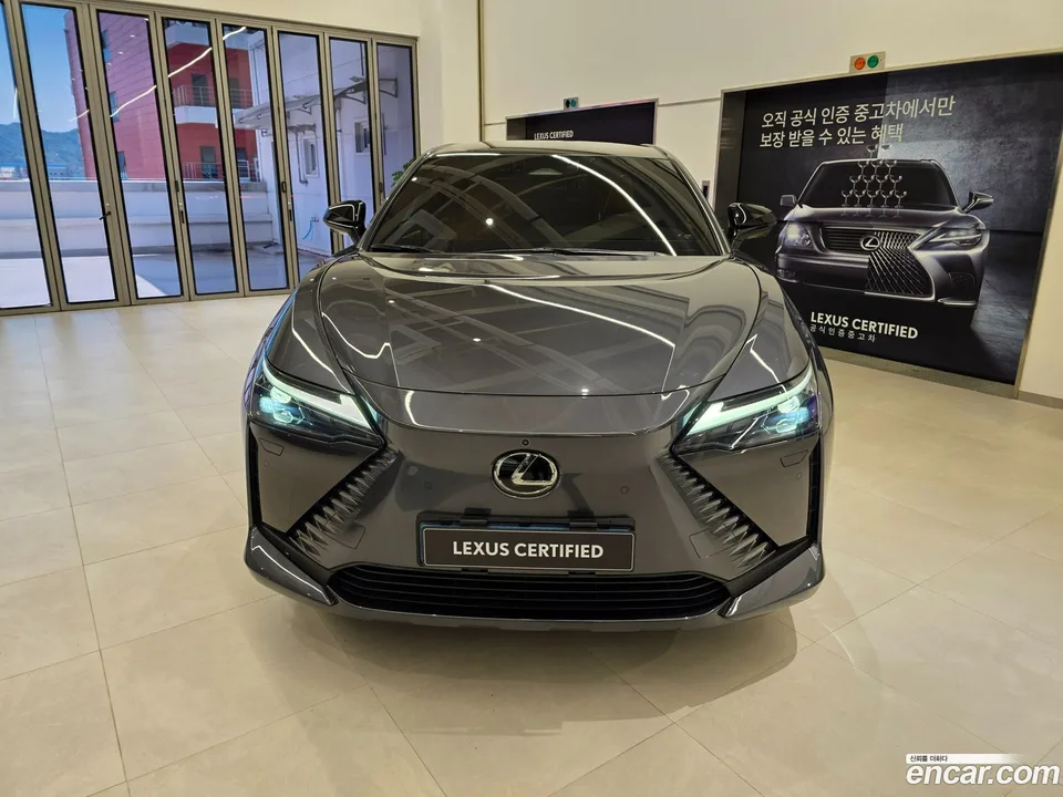 Lexus RZ 450e 2023 — миниатюра 3